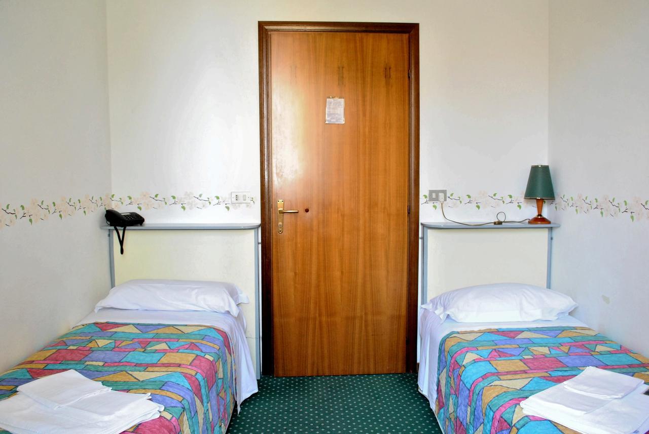Hotel La Lanterna Di Guiglia Extérieur photo
